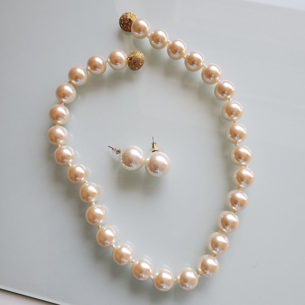 Elegant High End Shimmering Crystal Faux Pearl Necklace & Stud Earrings